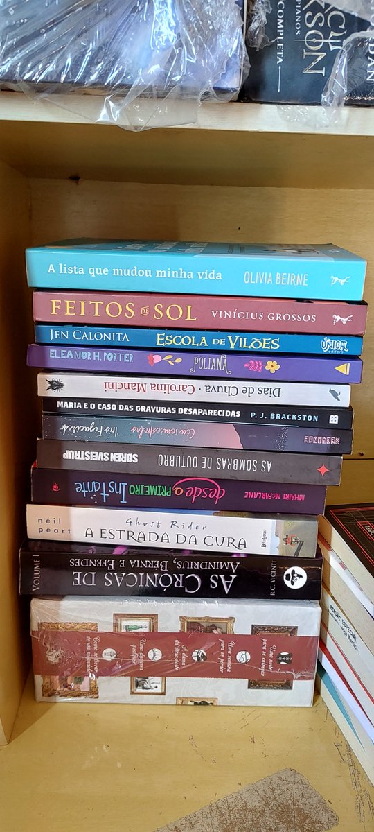 Pessoal, estou desapegando de alguns livros lá no insta: instagram.com/marijleite_boo… .