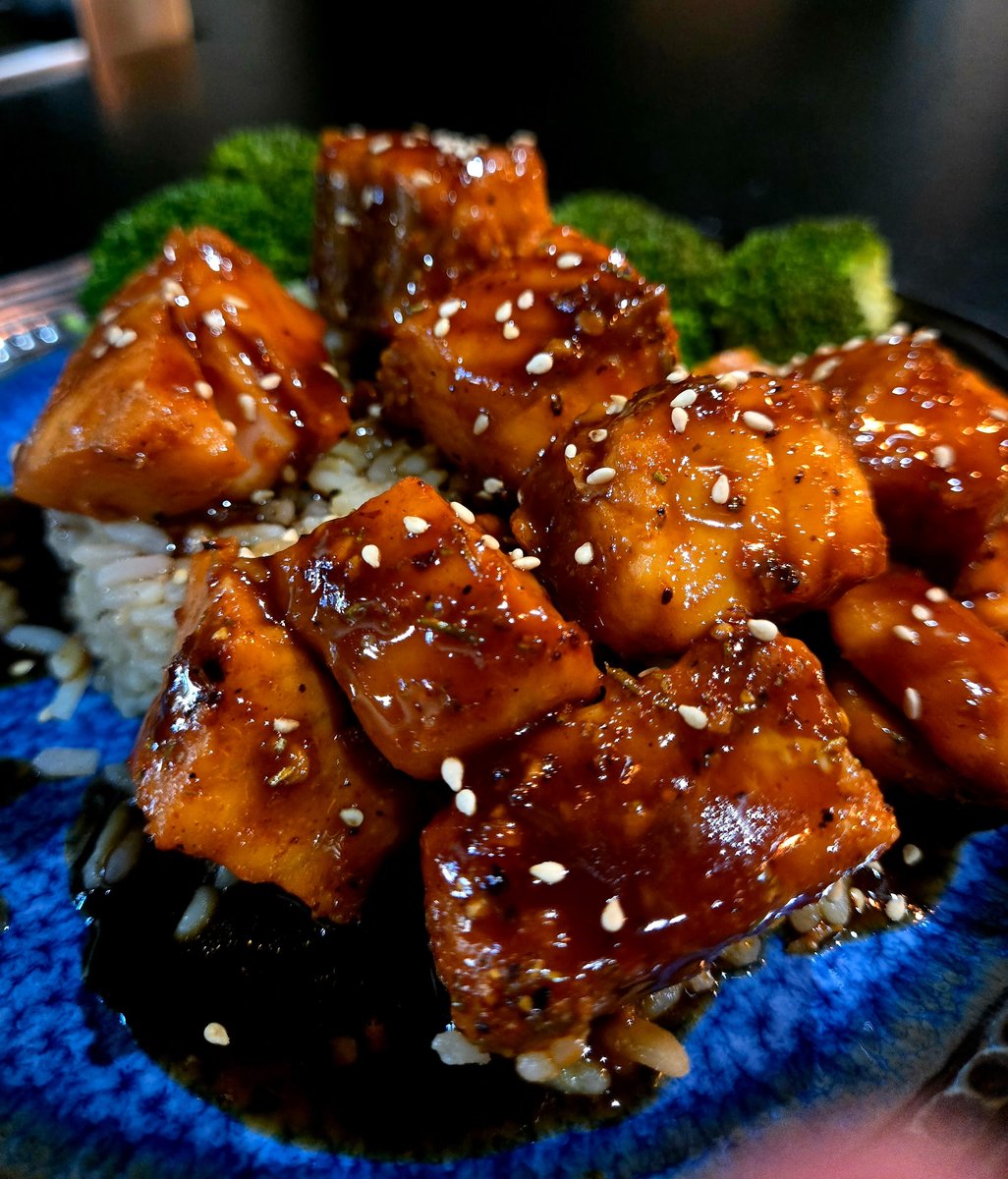 thiXXsniXX's tweet image. I hate Salmon.
But I need fish in my diet. We tried something new, air fryer Salmon bites.
This I can eat a couple times a week.
#OLine #OLineEats #OffensiveLine