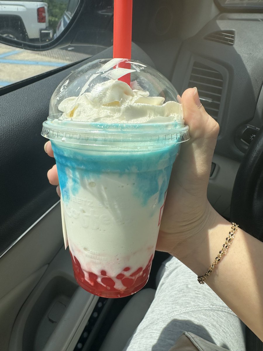 karlyk_23's tweet photo. I just have to say that I’m obsessed with milkshakes from @sheetz lately. I have to get my daily cherry cheesecake shake😍 https://t.co/l1JMakcqtr