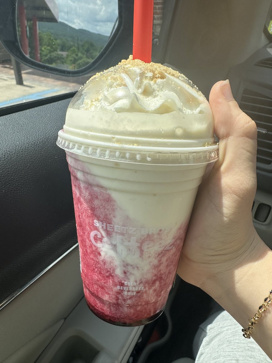 karlyk_23's tweet photo. I just have to say that I’m obsessed with milkshakes from @sheetz lately. I have to get my daily cherry cheesecake shake😍 https://t.co/l1JMakcqtr