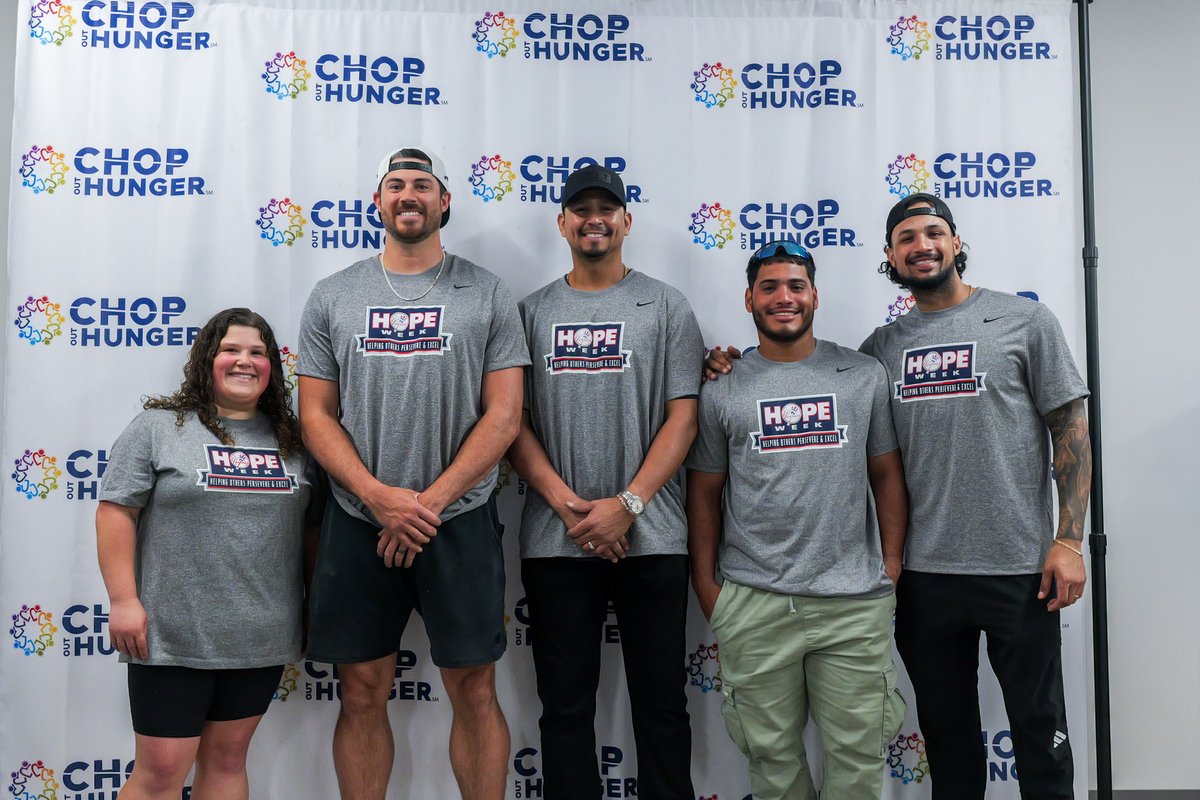 swbrailriders's tweet photo. To kick off #HOPEWeek, our RailRiders spent Day #1 filling 456 bags at CHOP Out Hunger! 💙
CHOP Out Hunger serves 21 counties across Pennsylvania and reaches over 50,000 children each week. https://t.co/7OrA2jlh3L