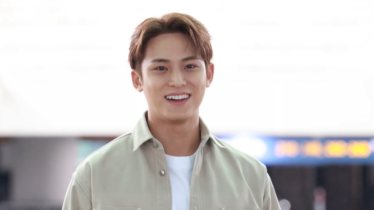 wonubliss's tweet photo. safe skies, mingyu! 🤍 he keeps saying thank you. 🥹 https://t.co/0aLjmkJ36S