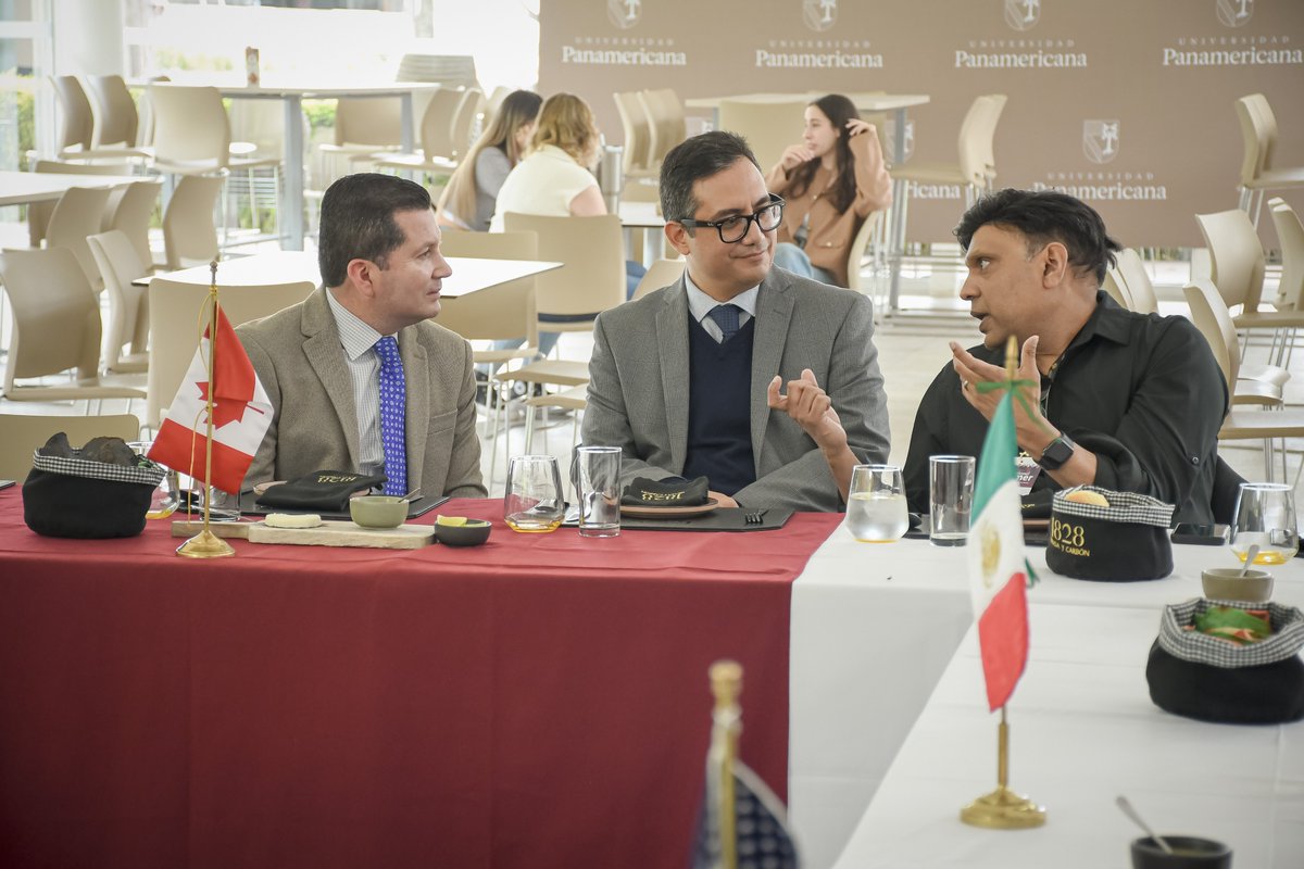 Tuvimos el gusto de compartir un espacio de convivencia con los profesores extranjeros que forman parte de nuestro International Summer UP 2025.

Su presencia en nuestra universidad enriquece la formación académica y cultural de nuestros alumnos.

¡Bienvenidos a la UP!