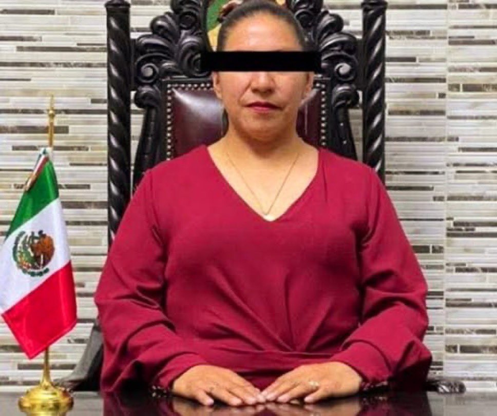 josuealeexis's tweet photo. #ALMOMENTO 🔴I Detienen a Selenne 'N', alcaldesa de #Capulhuac, EdoMex, por presunta agresión. Denunciada el pasado 5 de Mayo de 2025.

🔴La presidenta municipal de #Capulhuac, Selenne 'N', fue detenida este martes por agentes de la Fiscalía del Estado de México. @FiscaliaEdomex 

🔴Ella había sido denunciada en mayo pasado, junto con su hija y una oficial por una psicóloga del #DIF municipal de nombre Miriam de haber sido agredida física, verbal y sexualmente dentro de las instalaciones de esa dependencia.

#ÚltimaHora #México #Justicia #EDOMEX #Urgente #BREAKING