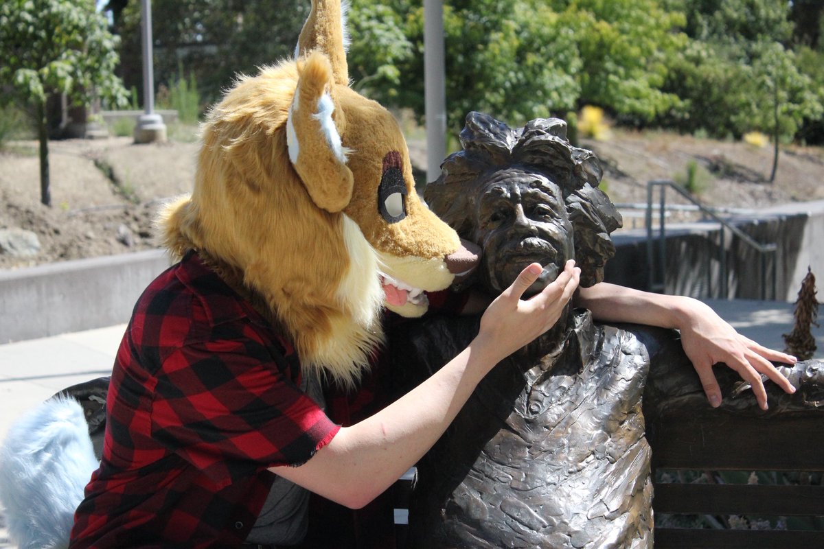 Bullet_Woof's tweet image. My bae Einstein 🥰😘❤️