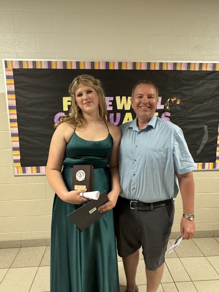 grt_cdn_hoser's tweet image. Very proud of Charlotte tonight, as she graduates from Grade 8 and begins a new chapter this fall, as she enters Grade 9! Charlotte graduated with honours and won the Citizenship Award & the Principal’s Award!