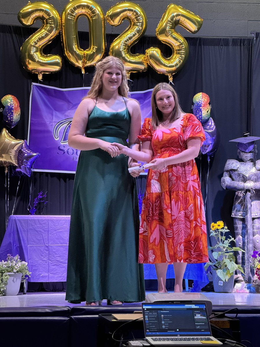grt_cdn_hoser's tweet image. Very proud of Charlotte tonight, as she graduates from Grade 8 and begins a new chapter this fall, as she enters Grade 9! Charlotte graduated with honours and won the Citizenship Award & the Principal’s Award!