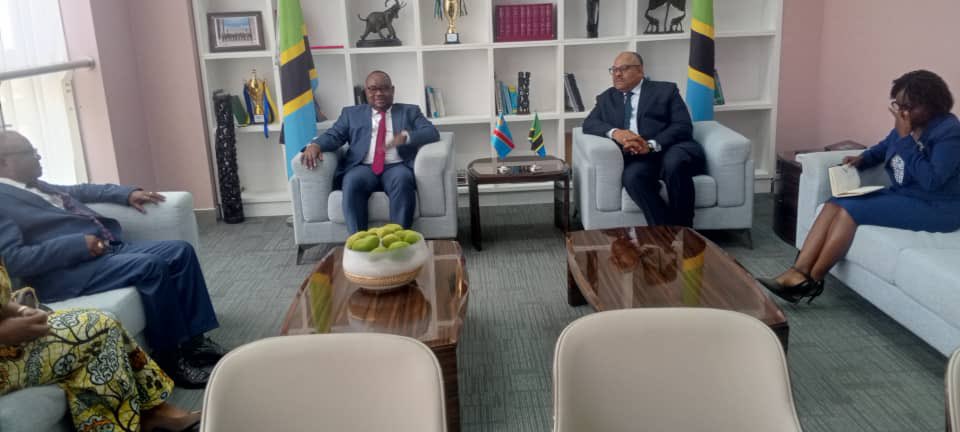#RDC #Tanzanie: son excellence Me. DIDIER MAZENGA MUKANZU séjourne depuis ce mardi 24/06/2025 à Dares-salaam dès son arrivée, il a échangé directement avec son homologue Tanzanien MAHMOUD THABIT KEMBO

Les deux personnalités ont échangé sur plusieurs sujets d’actualité de l’heure
