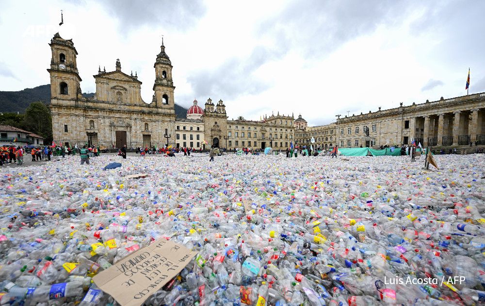 AFP's tweet photo. AFP’s Luis Acosta in Colombia photographs Bolivar Square covered with plastic during a protest by the National Association of Recyclers of Bogota against government neglect and difficult living conditions https://t.co/FGAOWvjlQv