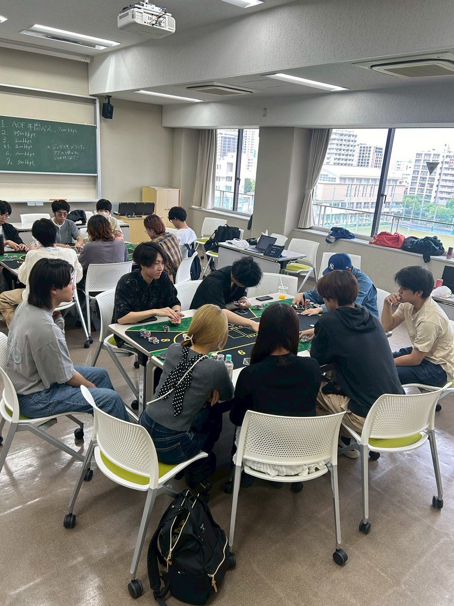 aof_kyusyu's tweet photo. 明日サイトピアで活動あります✨
場所はサイトピア第2会議室
時間は18:00~21:00です！
放課後一緒にポーカーしましょう🔥

#春から九大 #春から西南 #春から福大
#ポーカー #インカレサークル https://t.co/8gZwVyentK