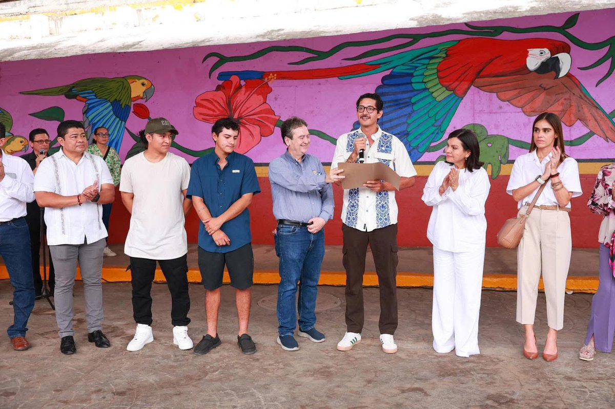 TITÁN 106.3 FM (@titan1063fm) on Twitter photo #ENTÉRATE| En el marco del #FestivalVillahermosa 2025, la alcaldesa de #Centro, <a href="/YolandaOsunaH/">Yolanda Osuna Huerta</a>, inauguró el mural urbano “Raíces”, obra del artista plástico Alejandro Santos, ubicado sobre la Av. Adolfo Ruiz Cortines, a la altura del Tianguis Campesino.
Esta intervención es la #ENTÉRATE| En el marco del #FestivalVillahermosa 2025, la alcaldesa de #Centro, <a href="/YolandaOsunaH/">Yolanda Osuna Huerta</a>, inauguró el mural urbano “Raíces”, obra del artista plástico Alejandro Santos, ubicado sobre la Av. Adolfo Ruiz Cortines, a la altura del Tianguis Campesino.
Esta intervención es la