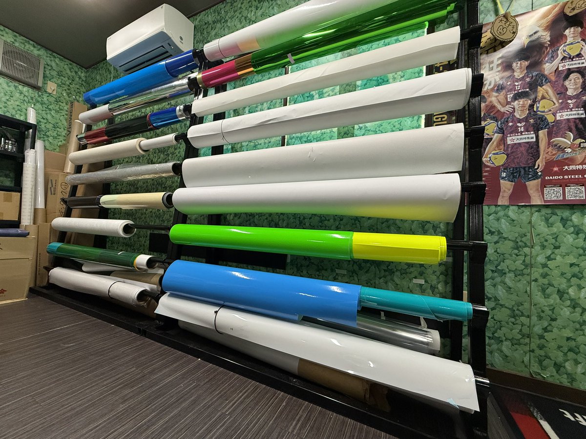 44hataboh's tweet image. ダイスさんに制作をお願いしたロールラックが完成っ！
めちゃくちゃいいっ（笑）
さいこう（笑）