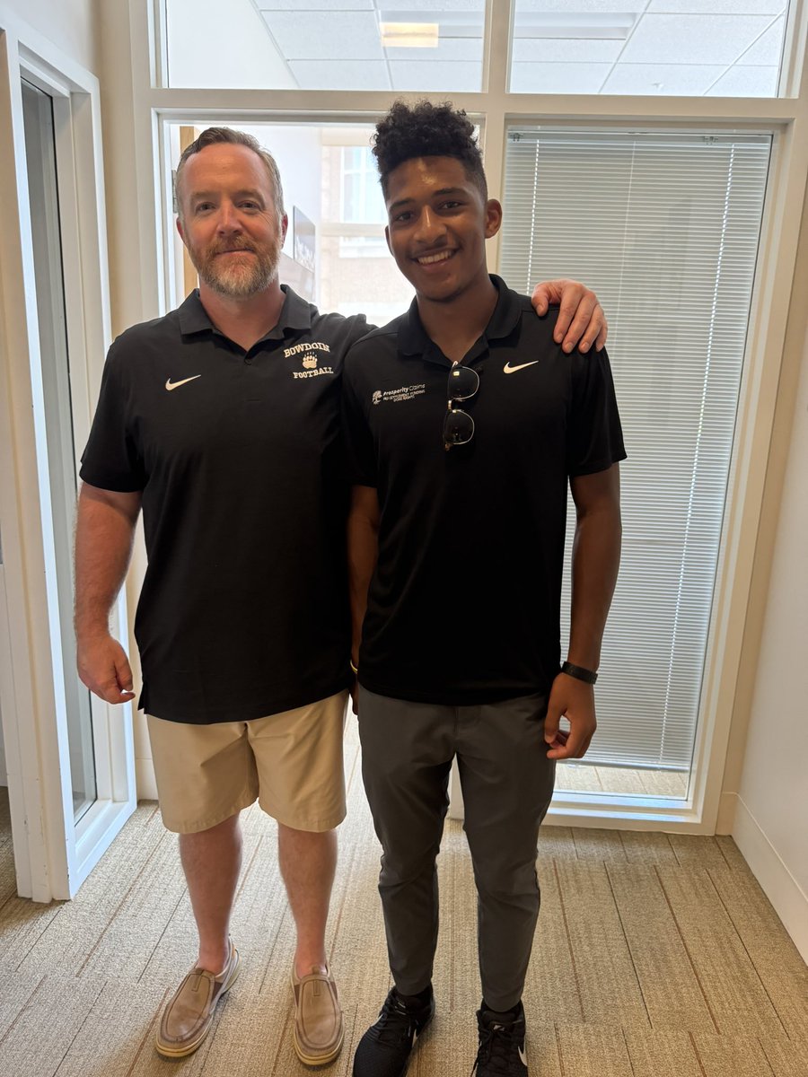 ZeekSeraphin's tweet image. Thank you, @CoachMichaeles, for inviting me to visit @BowdoinFB. I had a wonderful conversation with @CoachBJHammer and thoroughly enjoyed discussing football and exploring the campus with @mdeitrick44. Looking forward to further conversations. @Coach_Gonzo1357 @Coach_Sime81…