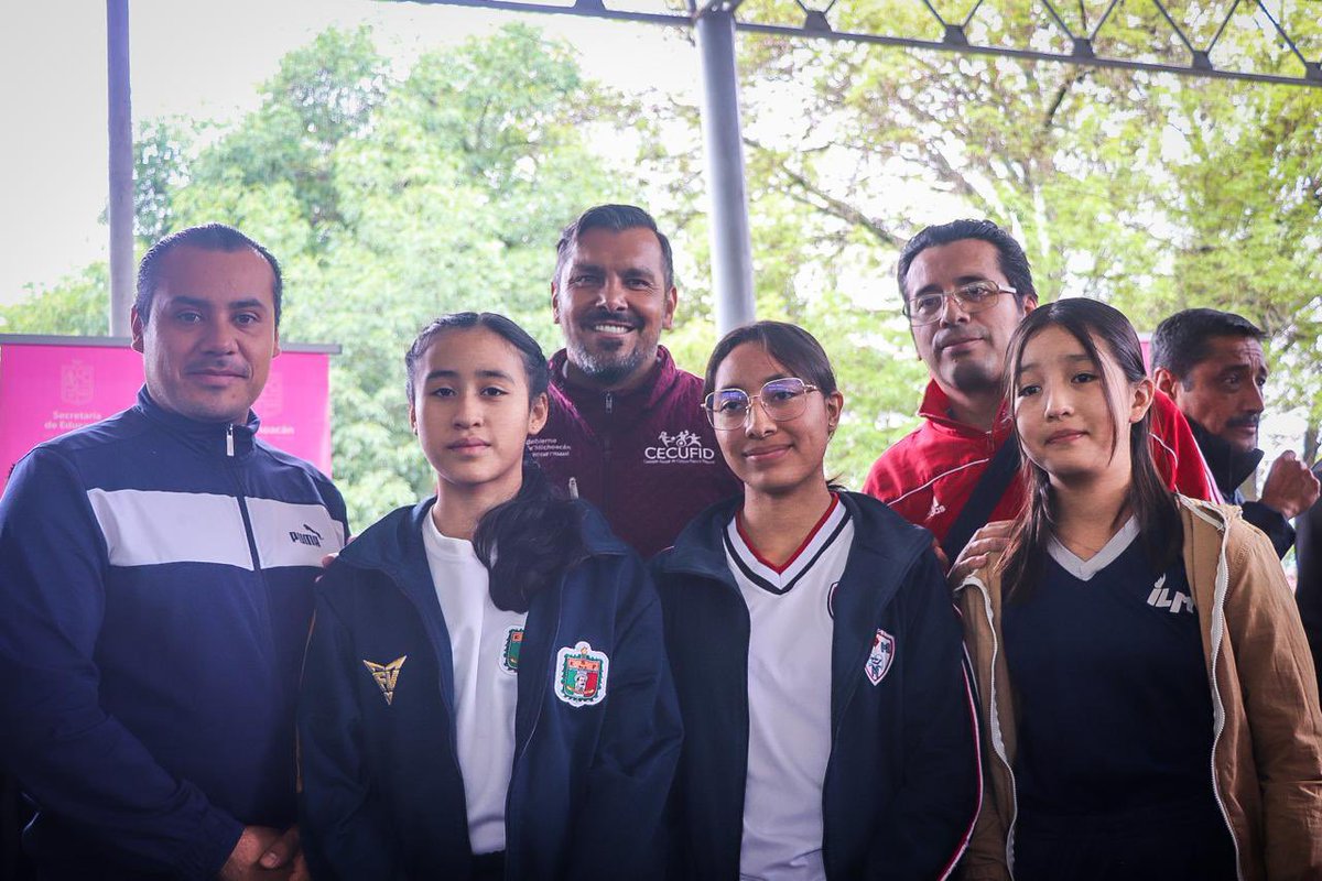 Abanderamiento de la delegación Michoacana que participará en los juegos deportivos escolares en la cuidada de Puebla.
#MichoacanEsMejor #TransformandoElDeporte #CONADE