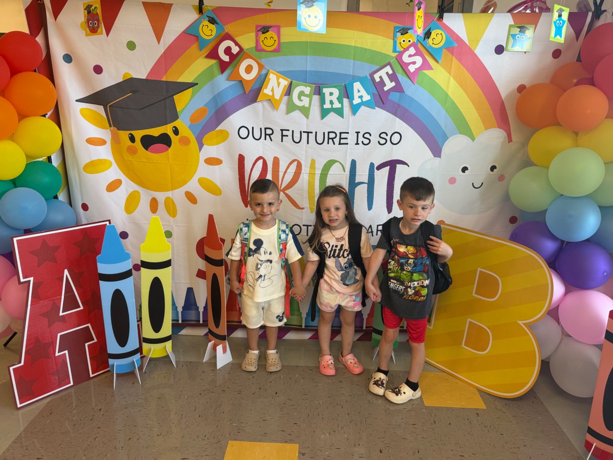 D31BeeHiveSI's tweet photo. Disney Day at our Woodrow Hive! #funweek #disney @DrJoyAbrams @AP_JelaniMiller @DocPalton @CSD31SI @NYCSchools https://t.co/ek31xA5wo5