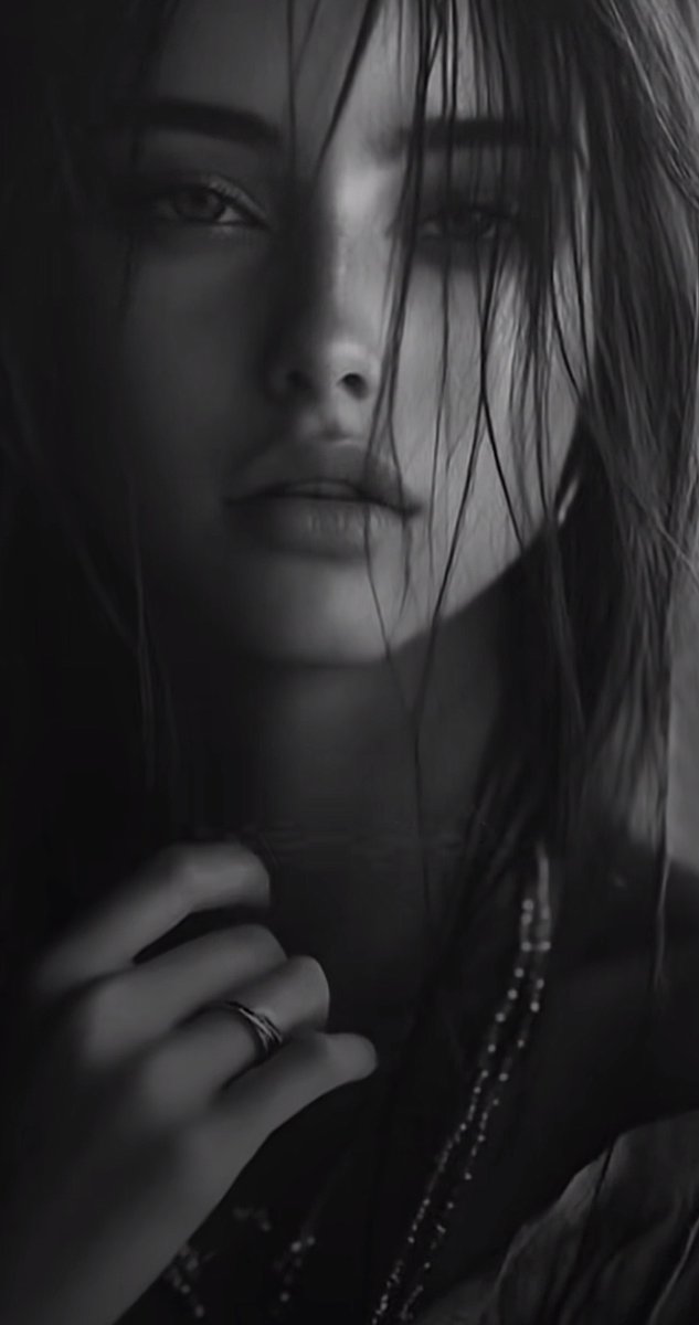 #لستُ_ريـم
أخفيك عن كل الملا وتجهر بك عيوني …………………💭