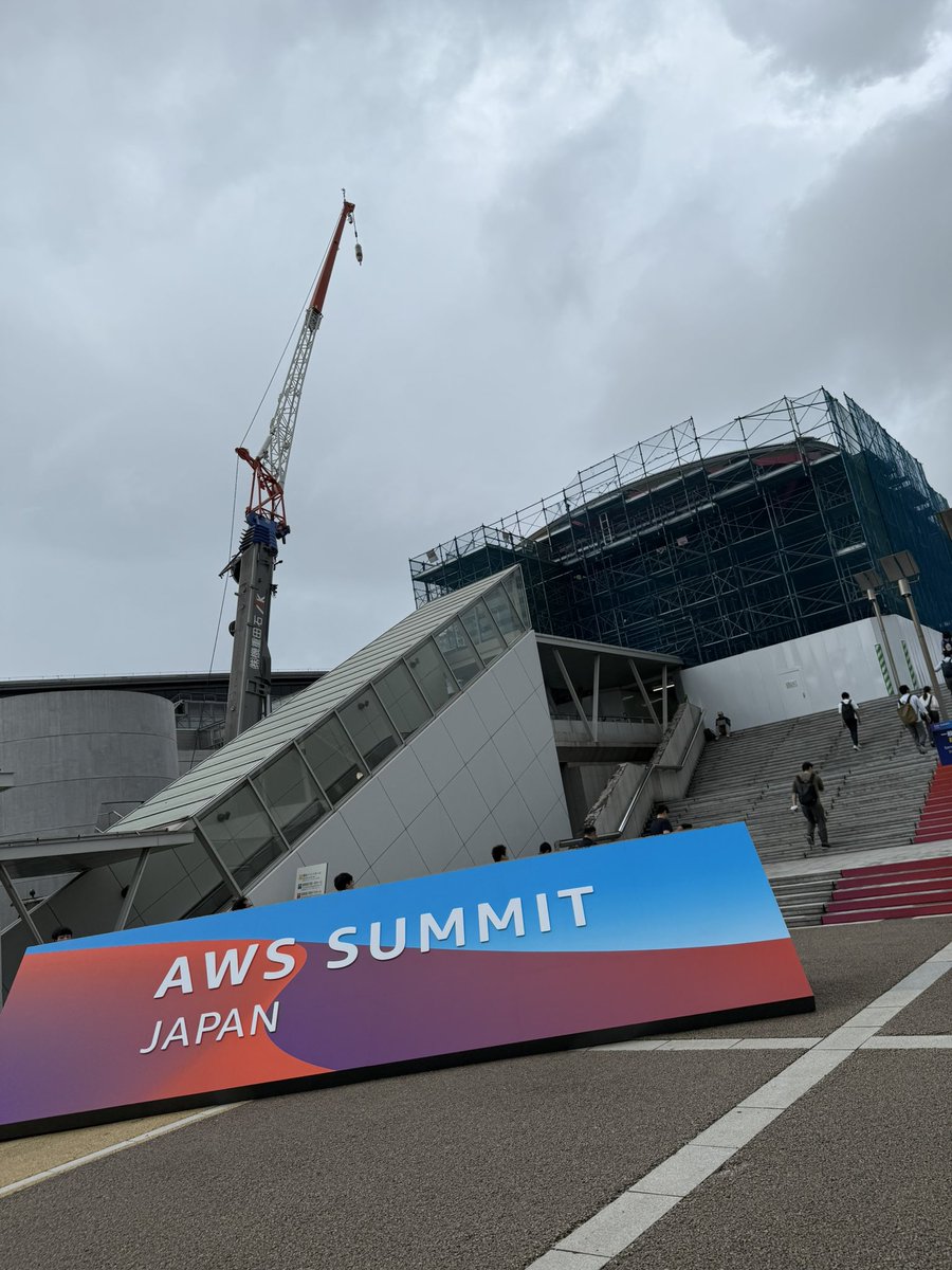 hagiidayo's tweet photo. 来てます！
#AWSSummit https://t.co/Uv5bT6FhIw