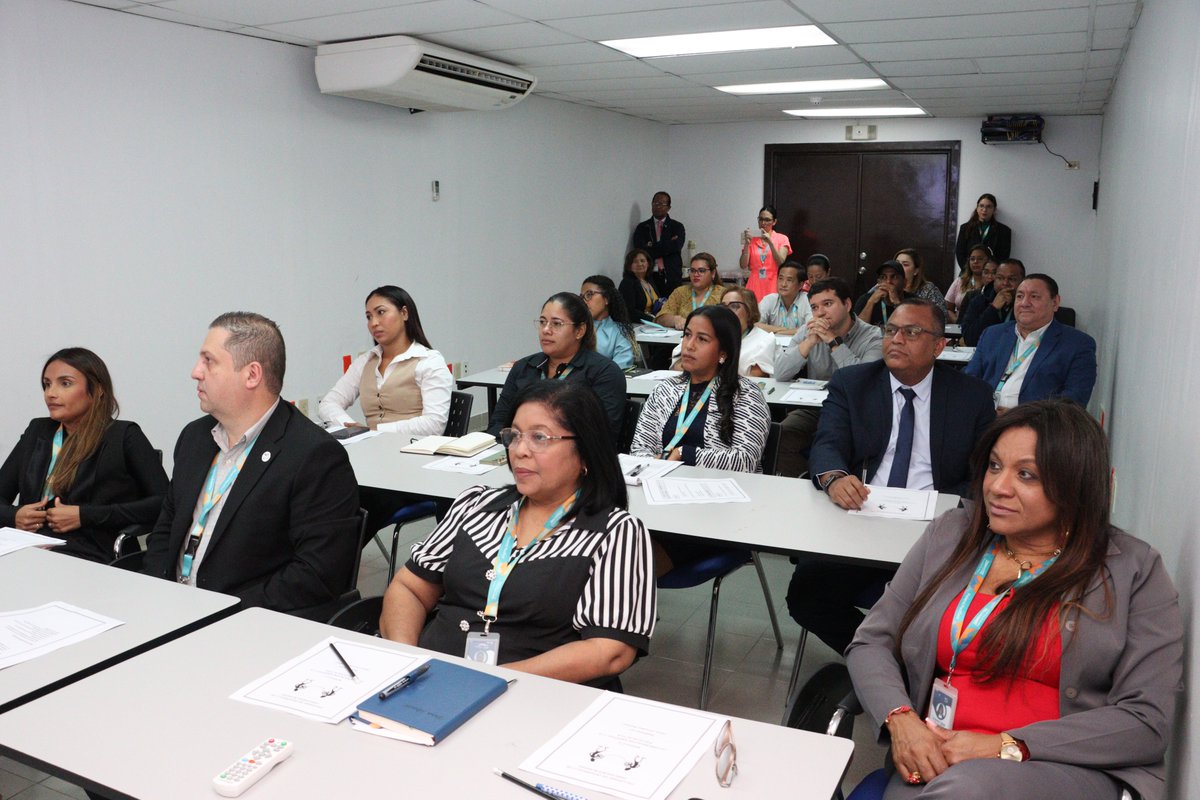 A fin de desarrollar habilidades de comunicación que mejoren la confianza y transmitir correctamente información a los compañeros, DIGECA, a cargo de la licda Cheyla Valdés, dictó una charla sobre comunicación asertiva, a  servidores públicos de la <a href="/AgenciaPanamaPa/">Agencia Panamá Pacífico</a>.