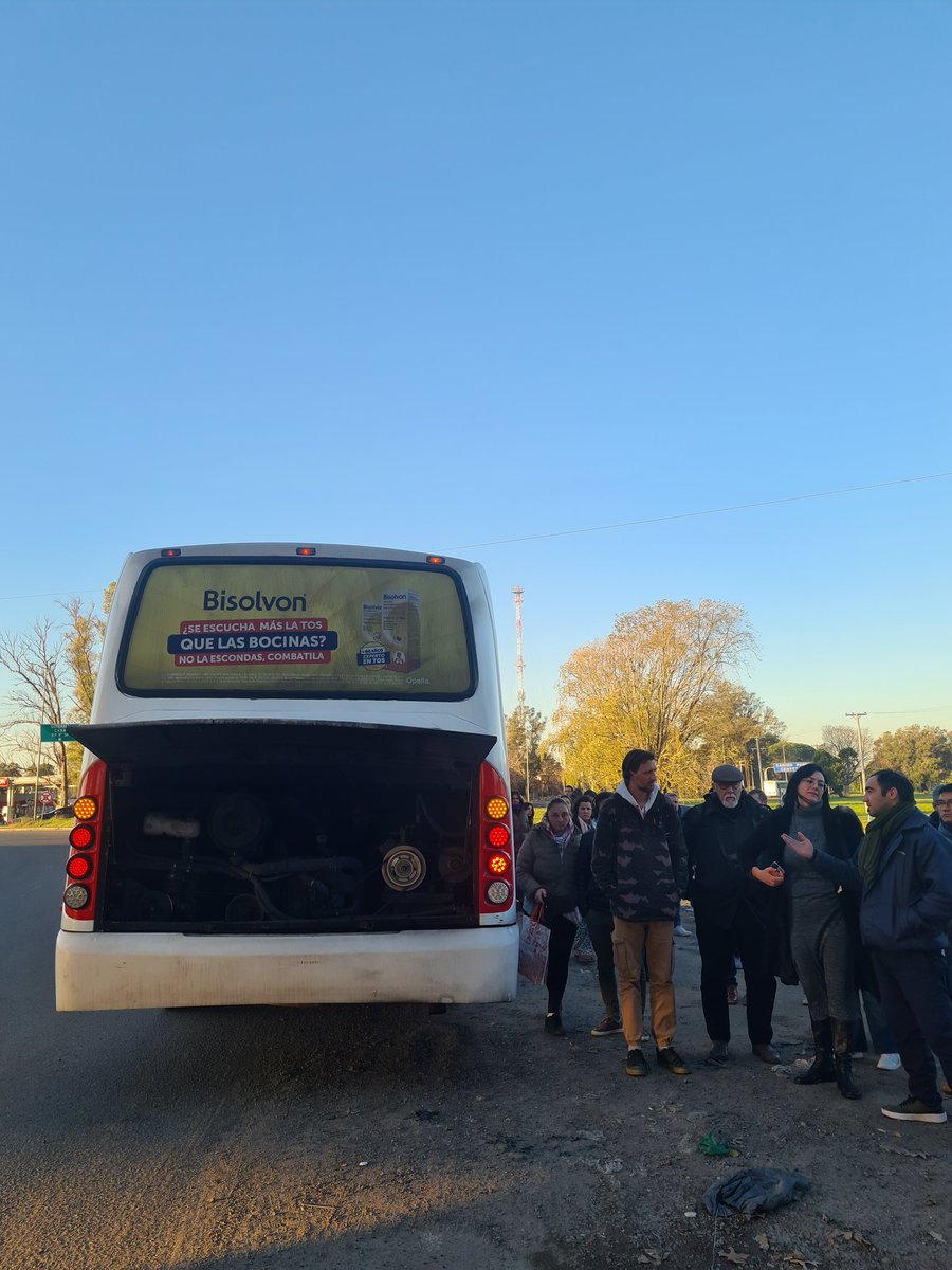 Hebe_JP's tweet photo. @UsuariosCostera servicio semirapido retiro- villa elisa - la plata de @Metropol_ar,
baja en alpargatas (?) y se queda. 2500 mangos. Todos los días un quilombo.
Merecen justicia vandálica. https://t.co/Va2dzLx5nE