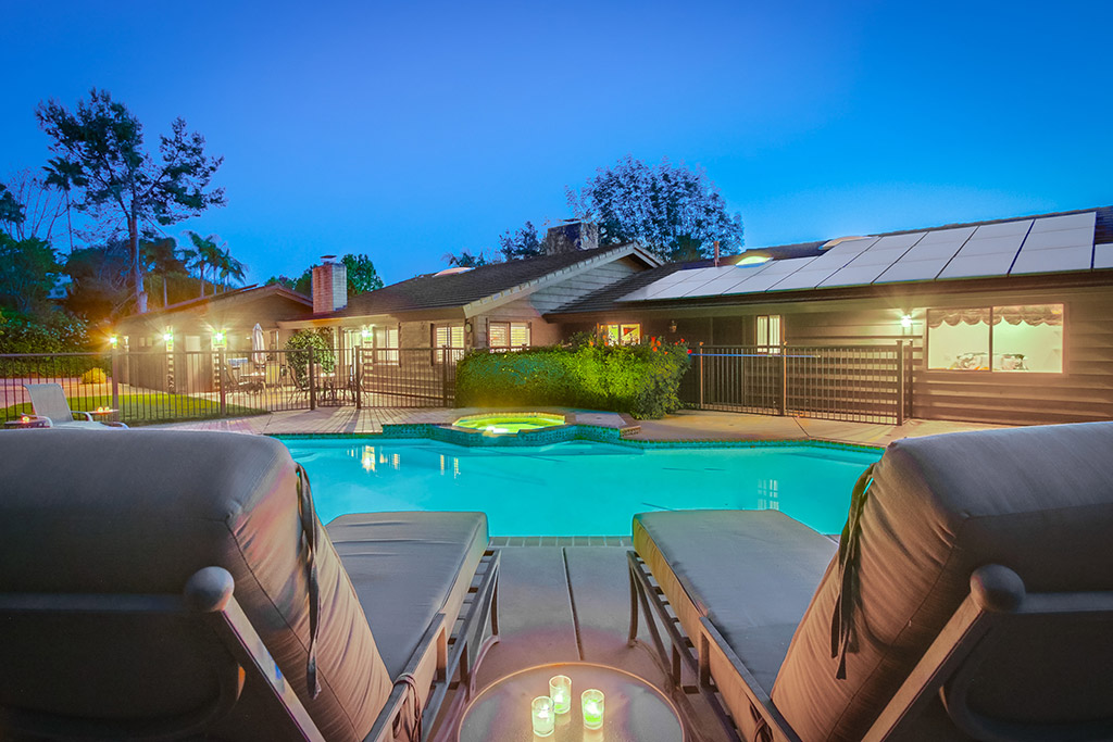 DreamHomesMag's tweet image. This beautifully maintained home offers approximately 3,764 square feet of living space with 5 bedrooms and 4.5 bathrooms. 

Presented by: Suzanne Kropf DRE# 01261875 | Berkshire Hathaway HomeServices CA Properties

View: 15943RanchHollowRd.DreamHM.com
#Poway #dreamhomesmag