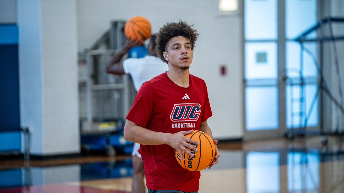 UIC_MBB's tweet image. Summer Work! ๐ฅ๐ช๐ค
#ChicagosCollegeTeam