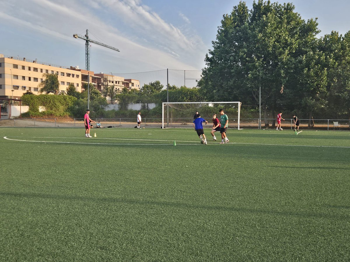 😢 ¡Penúltimo entrenamiento de las Jornadas de Puertas Abiertas completado! 

🤩 En el día de hoy hemos tenido muchísimas caras nuevas que han venido a disfrutar del fútbol con nosotros.

#YoMeUno #Temporada25/26 #MFA 🔵🟡