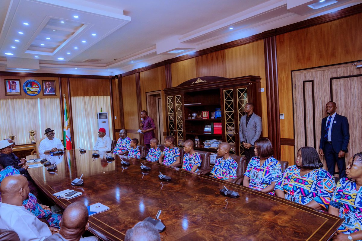 RtHonSheriff's tweet image. Today, it was a delight to receive the Delta State contingent and National Champions of the Basic School Debate, organized by the Presidency, at Government House, Asaba. The contingent was led by the Commissioner for Primary Education, Dr. Kingsley Ashibogwu.
As National…