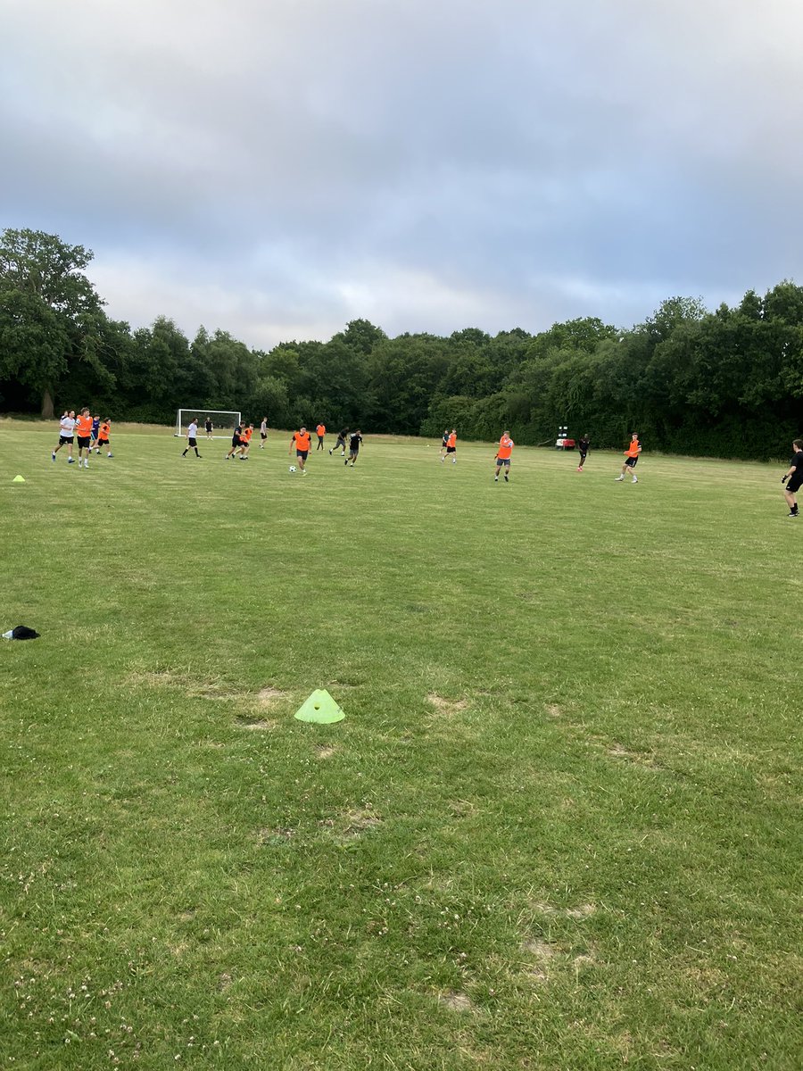 HytheDibdenFC's tweet photo. Great turn out for the 1st pre season, great to see some new faces💚💚💚 https://t.co/uwnwspBm4E