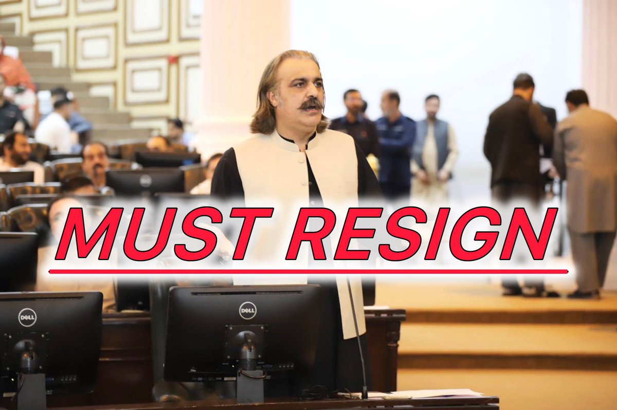 میں گنڈاپور کی مخالفت اس وجہ سے کر رہا ہوں کہ اس نے عمران خان کی بات نہیں مانی ،اگر علیمہ خان اڈیالہ کے باہر بیٹھ سکتی ہیں تو یہ کیوں نہیں ؟ 
مگر جو لوگ اس کے حق میں کھڑے ہیں ان کی کیا وجہ ہے ؟؟🤔