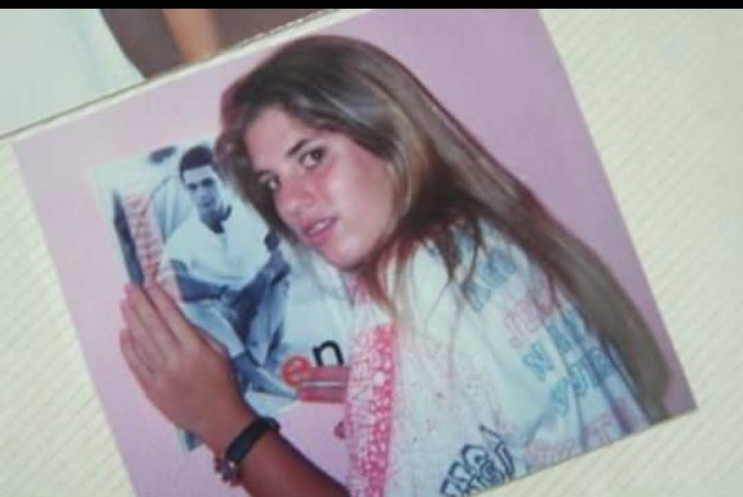 Cuando tenia 17 años y me conformaba con esto....con lo poquito que nos conformabamos antes ...Lo que cambian las cosas 😬🤦🏻

#YoSoyFamSanz

(q rápido han pasado los años madre mía... 🥺) y que fea por Dios yo con 17 🤣🤣🤣🤣