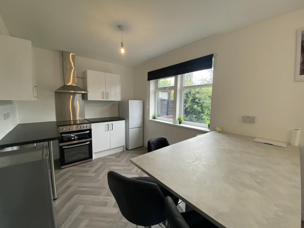 martinco_crewe's tweet photo. ⭐ RECENTLY REDUCED ⭐ 

🏡Now On The Rental Market - 1 bedroom house share. opportunity, Aldersey Road, Crewe
💷To Rent - £525 PCM Deposit £450 furnished
House Share Opportunity - Room 4

☎Contact our Crewe team on 01270 500905 for more info.

#martinandco #Crewe #rental https://t.co/BqudgDu1ir