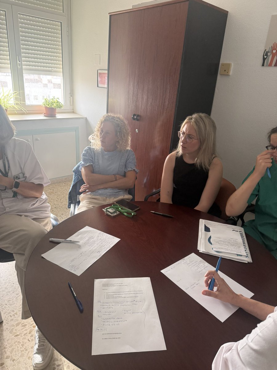 Hoy de nuevo, ha sido un día de esos que suman. Nuestro grupo multidisciplinar VÍA RICA del HUPM de Cádiz, ha trabajado hoy con los servicios de Nefrología y Urología para construir juntos una ruta más eficaz, segura, humanizada para nuestros pacientes trasplantados renales 💪