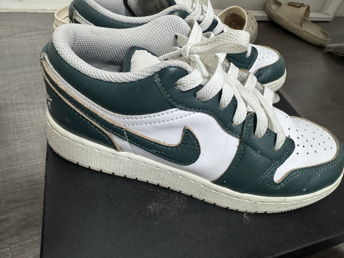 ส่งต่อค่ะ NIKE  AIR JORDAN 1 Low SE สีเขียว ไซซ้37.5 ส่งต่อ1,200฿ 
NIKE  AIR JORDAN 1 LOW สีGREY ไซซ้37.5 ส่งต่อ 1,500฿  ของแท้💯 ซื้อจากช๊อปเลยค่ะ ทักมาขอดูเพิ่มเติมได้ค่ะ🙏🏻🙏🏻 #ส่งต่อรองเท้า #ส่งต่อnike #ส่งต่อรองเท้าnike #ส่งต่อรองเท้ามือสอง #ส่งต่อรองเท้ามือ2