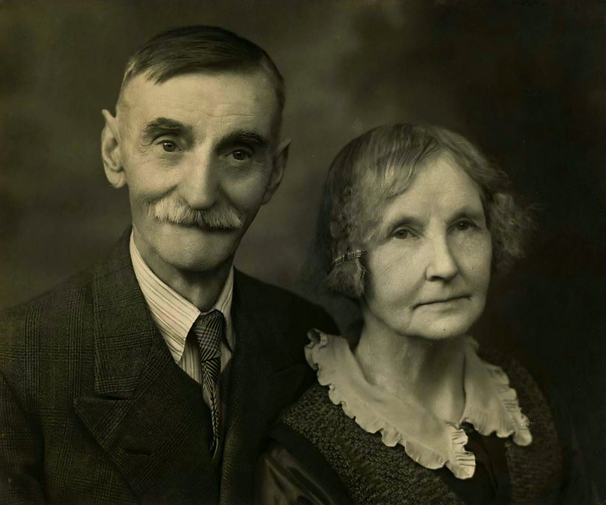 I was contacted by a man from England making enquiries about his Lithuanian family who used to live in Newtongrange. Turns out his Grandad Dominik Mikolajunas (Nicol) stayed in the Square and worked for my Grandad as a Baker. Dominik's eldest sons served in the Great War. 1/3