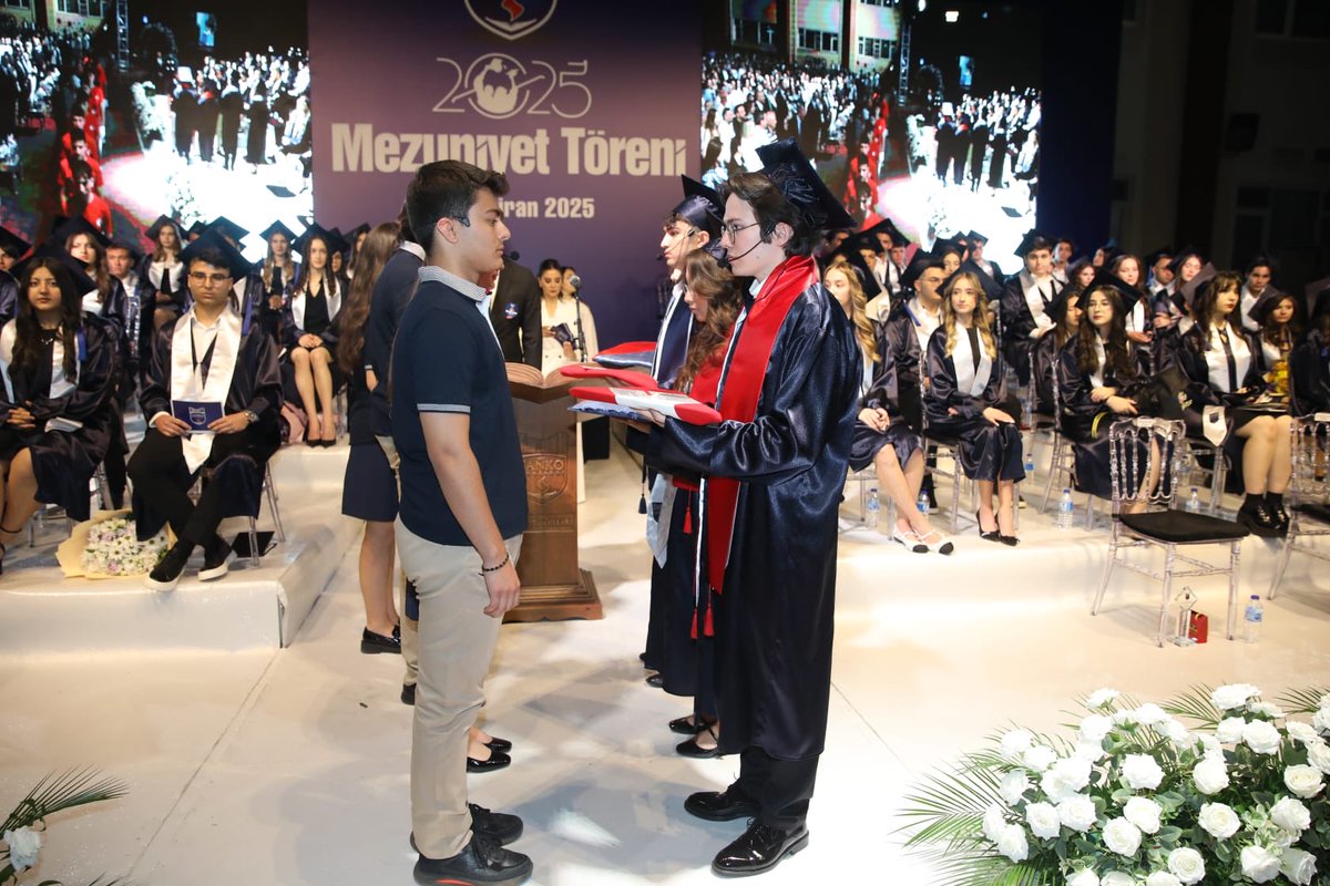 Bugün SANKO Okulları öğrencilerimizin mezuniyet heyecanına ortak olmanın mutluluğunu yaşadık.
Geleceğimizin teminatı kıymetli gençlerimizi gönülden tebrik ediyor, hayallerinin gerçeğe dönüşeceği başarılarla dolu güzel bir gelecek diliyorum. 🎓👏👏

<a href="/SankoOkul/">Özel Sanko Okulları</a>