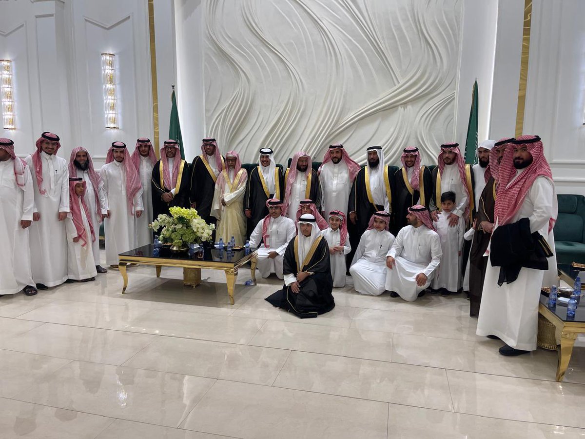 تشرفنا نحن أبناء عبدالعزيز بن أحمد الكليب -رحمه الله في هذه الليلة السعيدة بزواج اخي الغالي ماجد بن عبدالعزيز الكليب على كريمة خالد بن عبدالله العنقري بحضور جمع من الأقارب والأصدقاء والمحبين في قاعة ديتيلز اسأل الله ان يجمع بينهما بخير وان يوفقهما وأن يسعدهما في حياتهما ويرزقهما