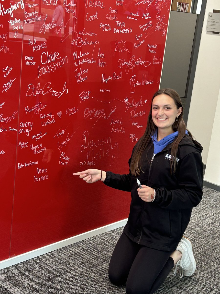 NettiePars72604's tweet photo. After an amazing talk with Coach Bouman, I am super blessed to have received an offer to continue my athletic and academic careers at @NWCSoftball 
#goraiders #agtg https://t.co/Mg2aEUoQc1