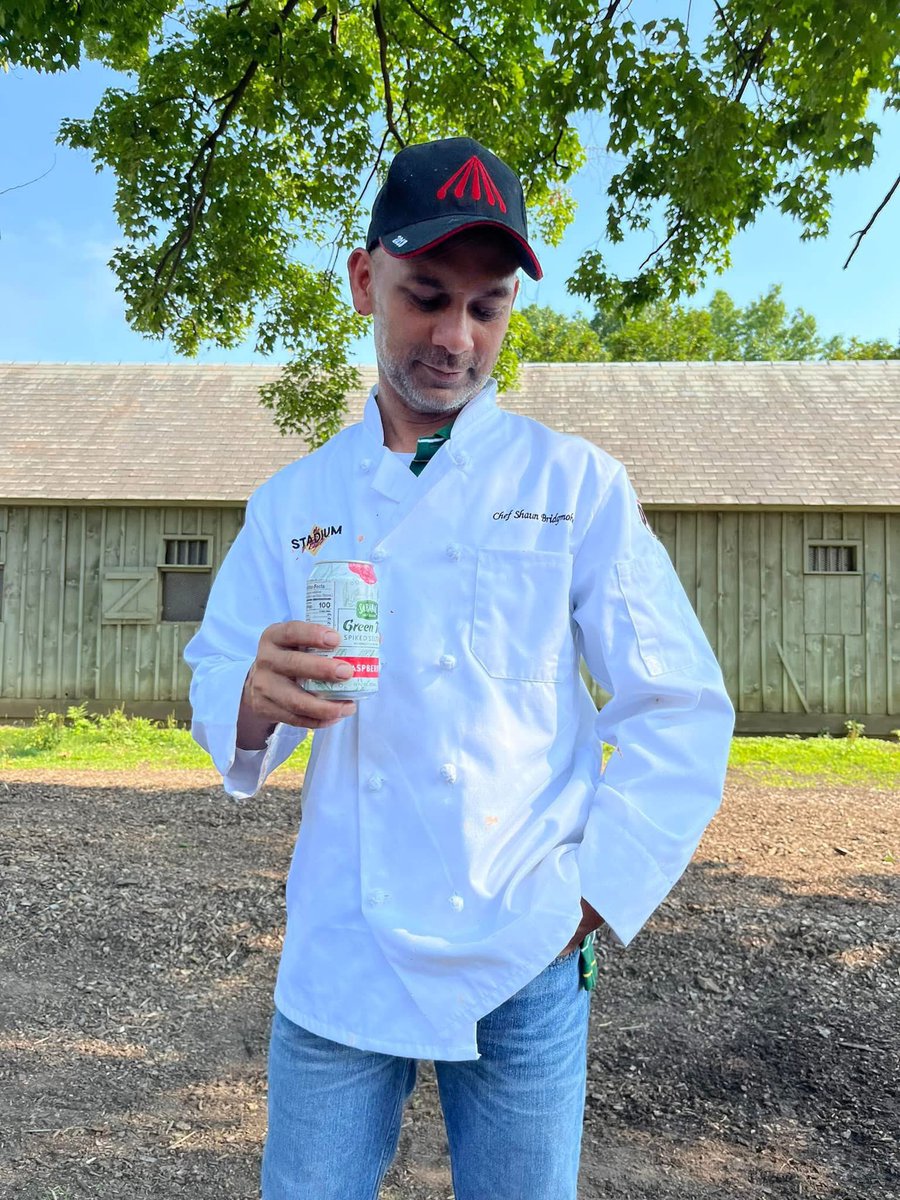 melgidd1's tweet image. HAPPY BIRTHDAY 🎈@BridgmohanShaun 
We are thankful for you in so many ways!  Chef 👨‍🍳 jockey 🏇 and friend 🤗. Hope it’s been a great day and many more years of celebrations