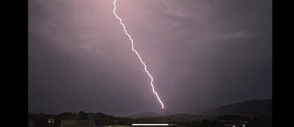 meteoema's tweet photo. Ekaitza Donostiria iristen.
⚡⚡⚡⚡ https://t.co/hMc5vUxoWL