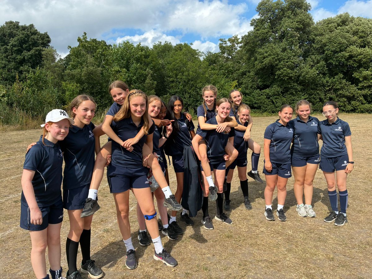 Well done to the Y8 students who played in the rounders match against Coopers this afternoon! Some lovely catches ⭐️