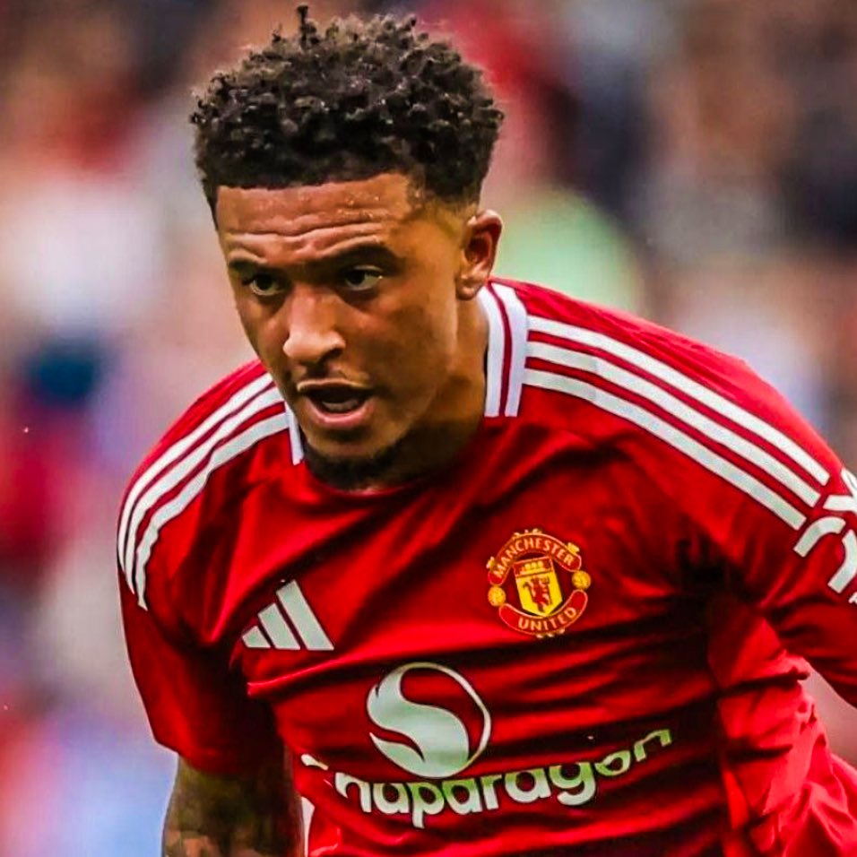 eurofootcom's tweet photo. 🚨🏴󠁧󠁢󠁥󠁮󠁧󠁿 Jadon Sancho (25) is wanted by Jose Mourinho at Fenerbahçe! ✅

The Turkish club have a new sporting director who is currently looking at Premier League players, reports @TeleFootball. 🟡🔵 https://t.co/TyTvv0jqUg