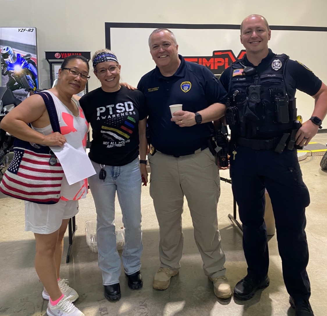 EdenPrairiePD's tweet image. Thank you to everyone who joined Police Chief Matt Sackett and other officers last Saturday at Simply Ride for Coffee with a Cop.
Visitors were treated to free donuts and coffee courtesy of Simply Ride. Coffee with a Cop is sponsored by the Eden Prairie Crime Prevention Fund.