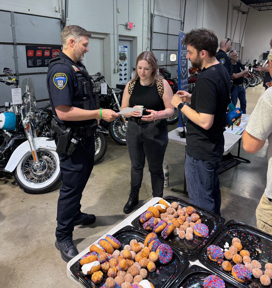 EdenPrairiePD's tweet image. Thank you to everyone who joined Police Chief Matt Sackett and other officers last Saturday at Simply Ride for Coffee with a Cop.
Visitors were treated to free donuts and coffee courtesy of Simply Ride. Coffee with a Cop is sponsored by the Eden Prairie Crime Prevention Fund.