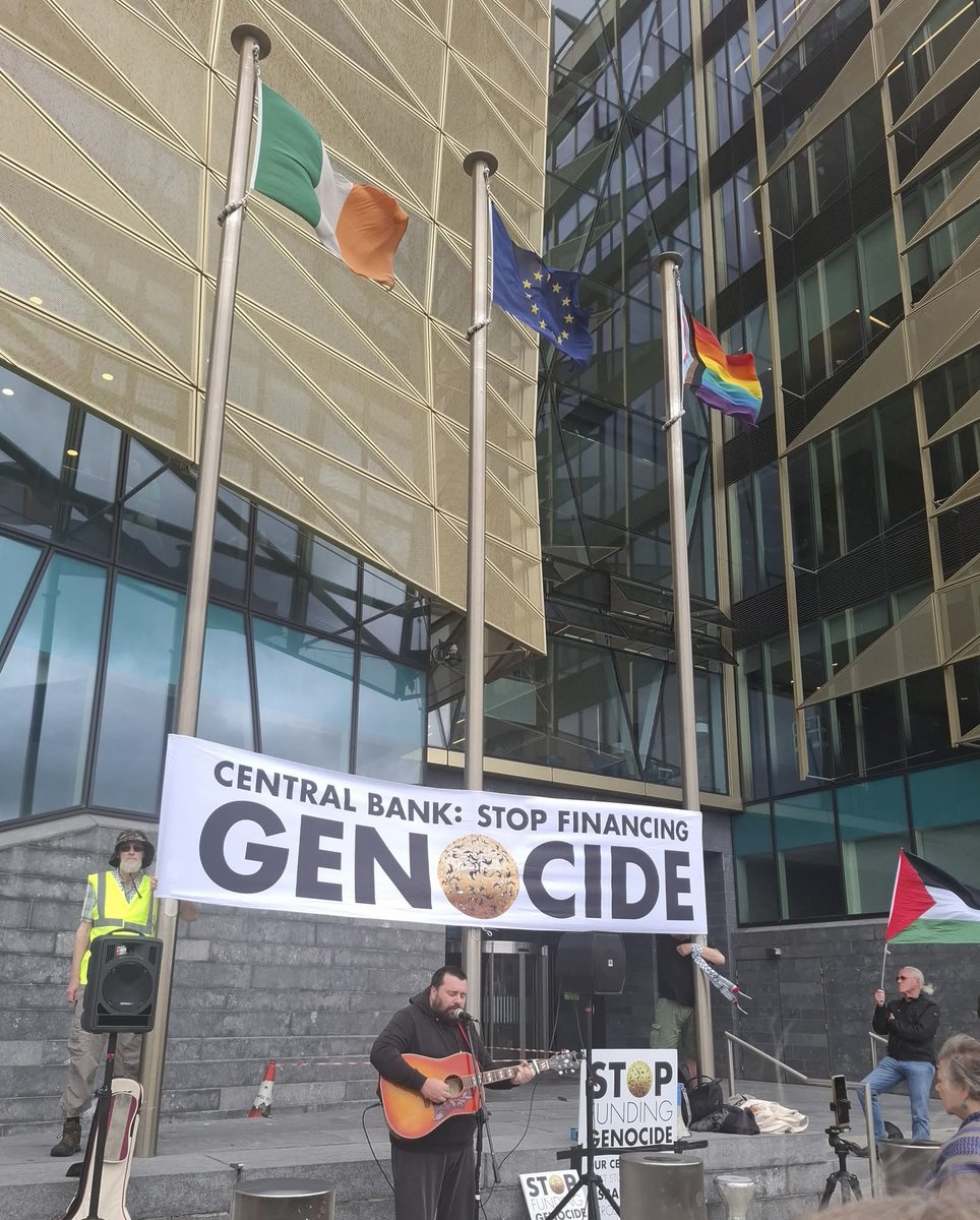 PerryCieran's tweet image. Irony of Central Bank ignoring Palestinian rights by facilitating sale of Israeli war bonds while flying Gay Pride flag.
Appropriation of flag of struggle by establishment & businesses highlights hypocrisy of those pretending to be progressive.
Happy #pridemonth #FreePalestine
