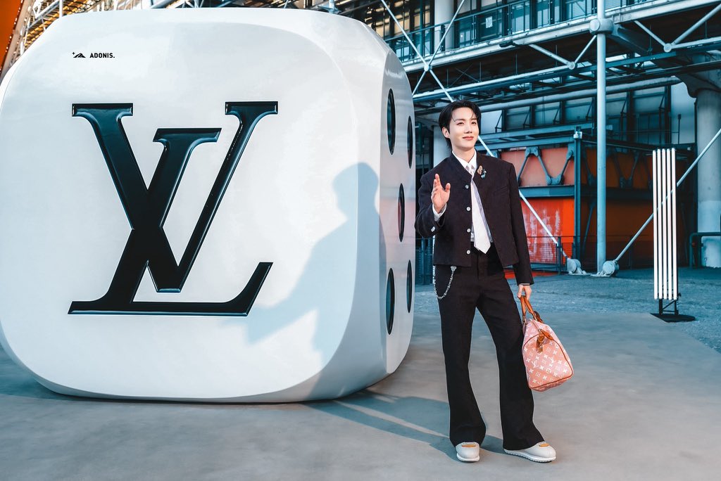 ֒ 𑁍¹⁺⁹܀ tweet media