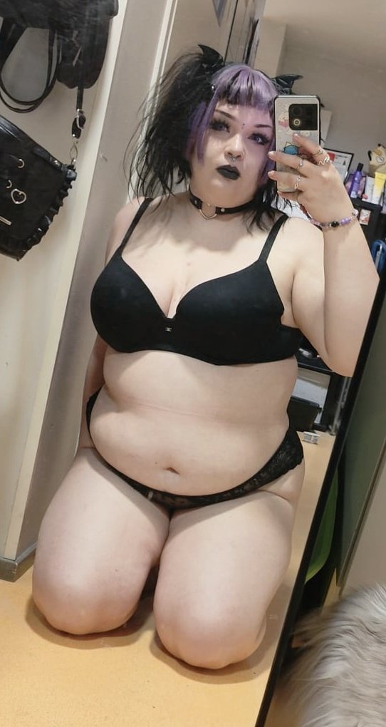 jaffusjuffus's tweet photo. Tummy :3 https://t.co/cp413TT1Mc