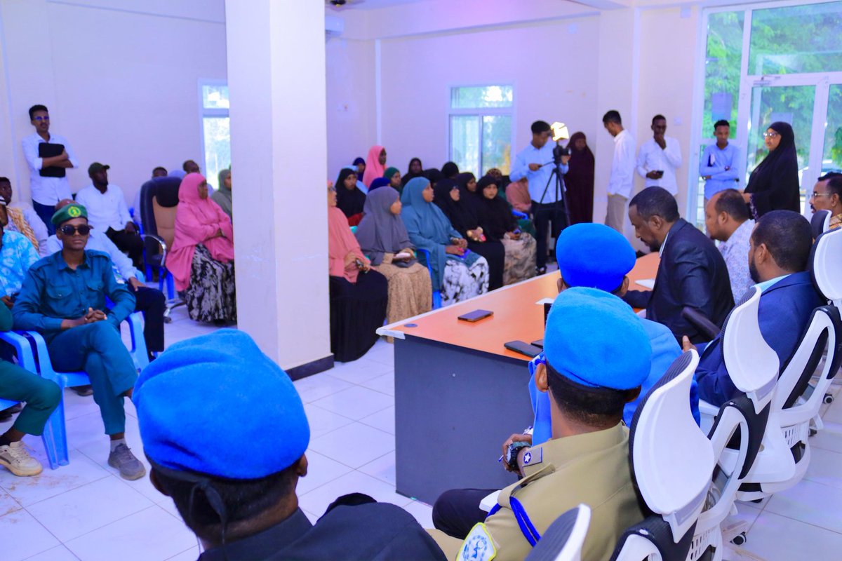 mojcajubaland's tweet photo. Today in Kismayo, the Ministries of Justice &amp; Constitutional Affairs and Internal Security of Jubbaland jointly convened a monthly Townhall Meeting on justice and security—the fourth to be held in the city—promoting inclusive dialogue and public engagement. https://t.co/Isig5Sigh2