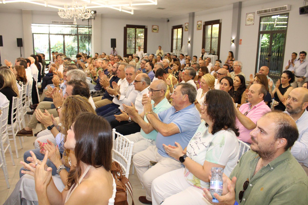 Jaén mira al futuro gracias a ti presidente <a href="/JuanMa_Moreno/">Juanma Moreno</a>. Con tu ejemplo seguiremos construyendo el cambio en la provincia.

Gracias por tu trabajo por todos los jiennenses.