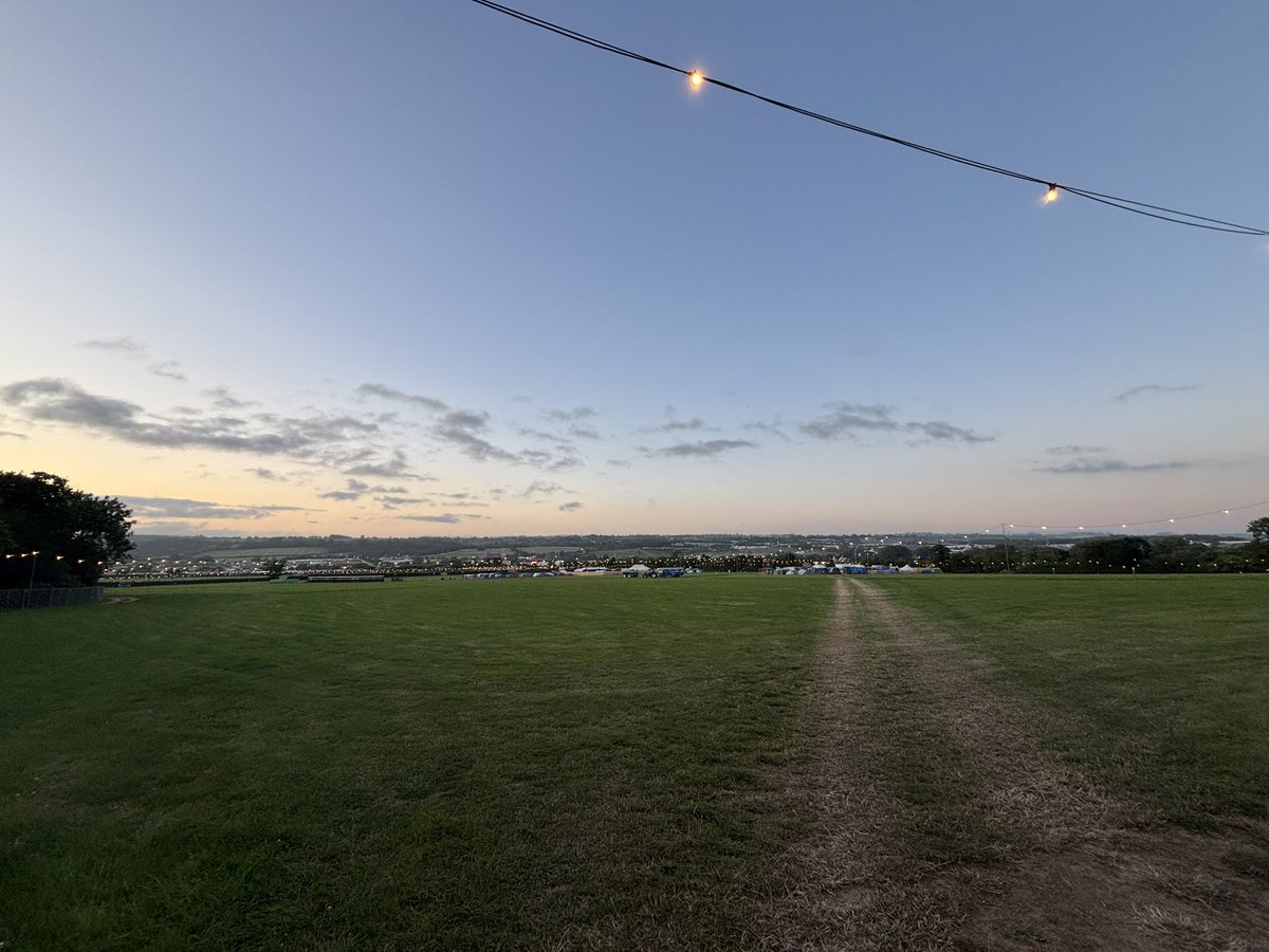 21:24 - Stunning
#Glastonbury #Weather