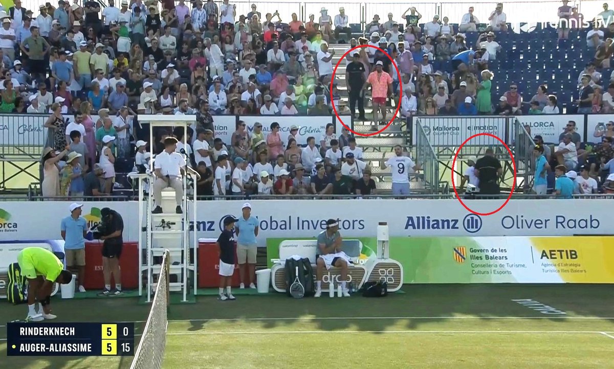 Petit psychodrame à Majorque, au match entre Arthur Rinderknech à Félix Auger-Aliassime. 
2 imbéciles partisans français, dérangeant Félix, notamment avec quelques "tabarnacs" bien sentis, ont finalement été expulsés après les plaintes de FAA, soutenu par son rival, compréhensif.